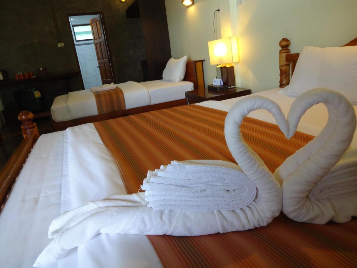 The Chevalley Beach Resort Satun Exterior foto