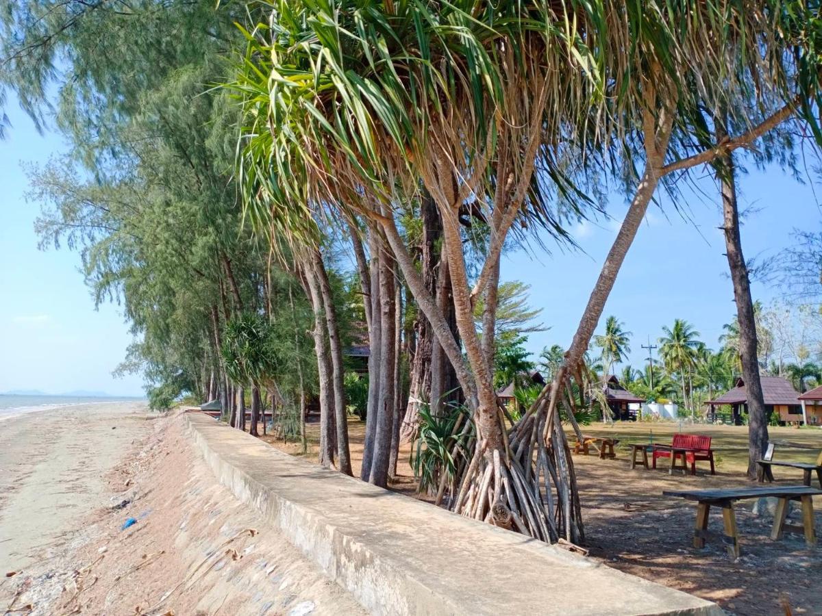The Chevalley Beach Resort Satun Exterior foto