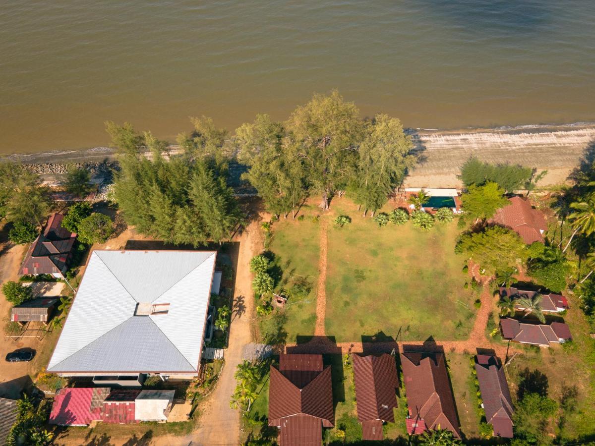 The Chevalley Beach Resort Satun Exterior foto