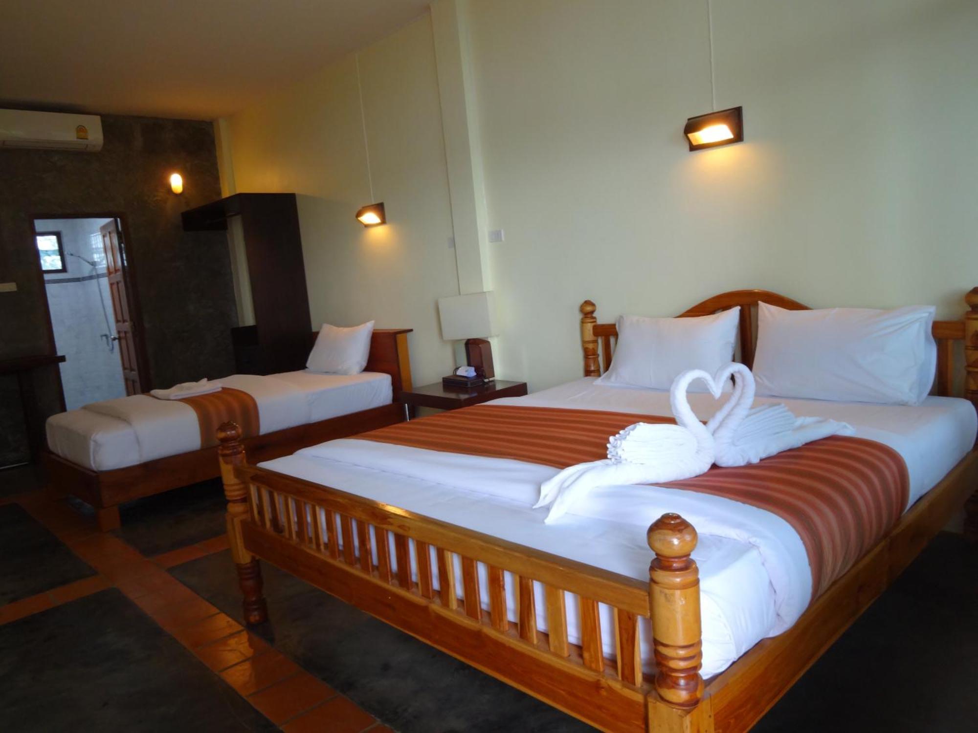 The Chevalley Beach Resort Satun Exterior foto