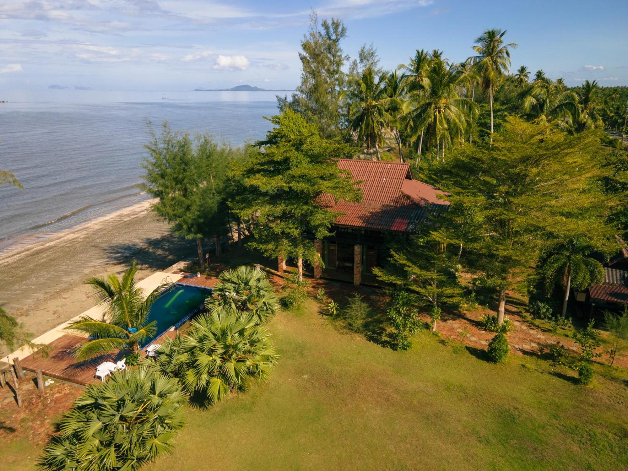 The Chevalley Beach Resort Satun Exterior foto